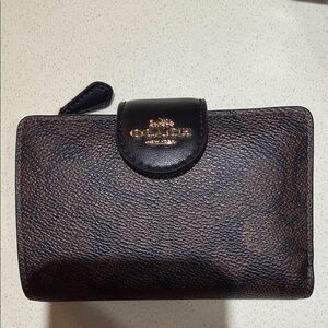 Coach medium corner zip wallet